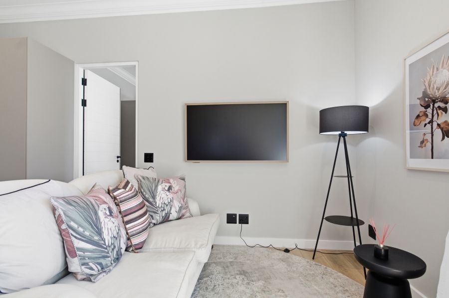 To Let 1 Bedroom Property for Rent in Sea Point Western Cape